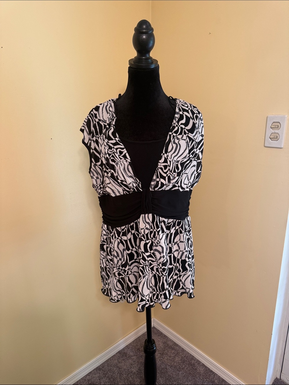R&M Richards Black & White Patterned V-Neck Tunic